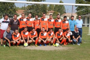 Remise des maillots et ballons à l'équipe de foot